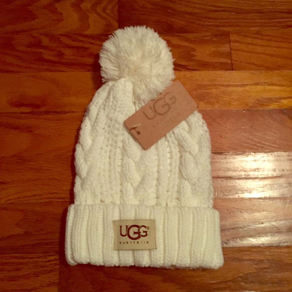 New with tags UGG Pom Pom beanie